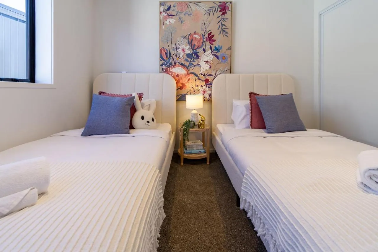 Heart Of Christchurch Cbd Hideaway 2Bed 1 Bath 0*,